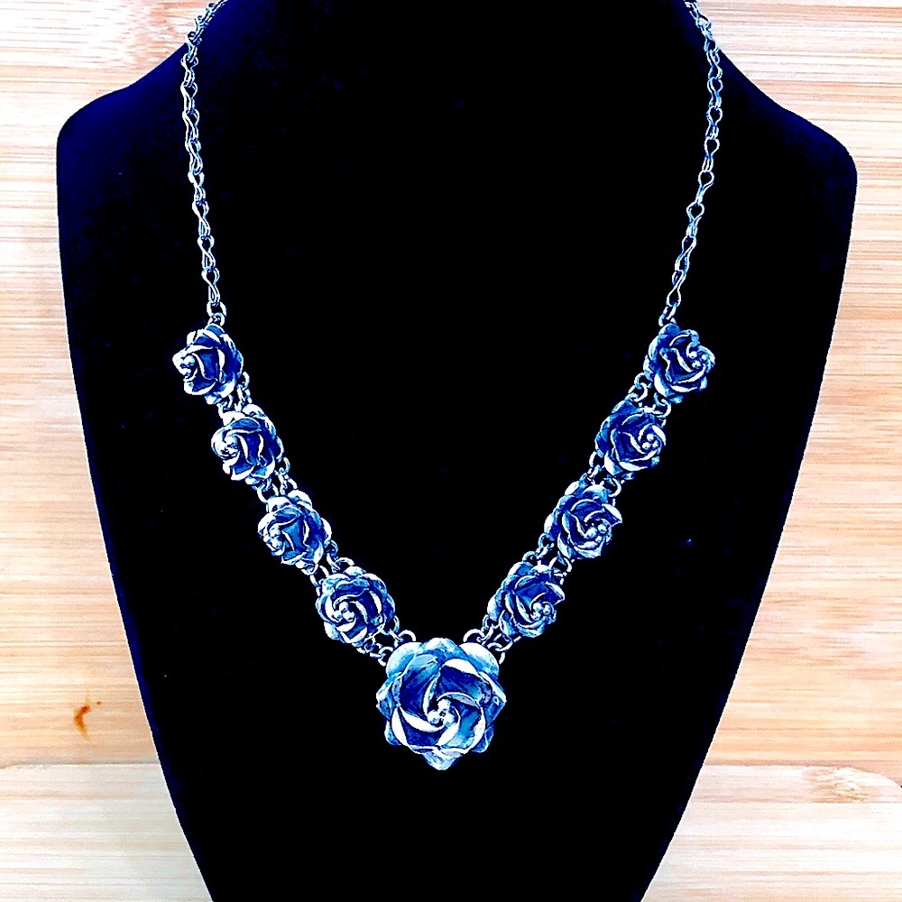 $212  Designer Estate Necklace  Roses in Sterling Silver  Marked TE18SCC MEXICO